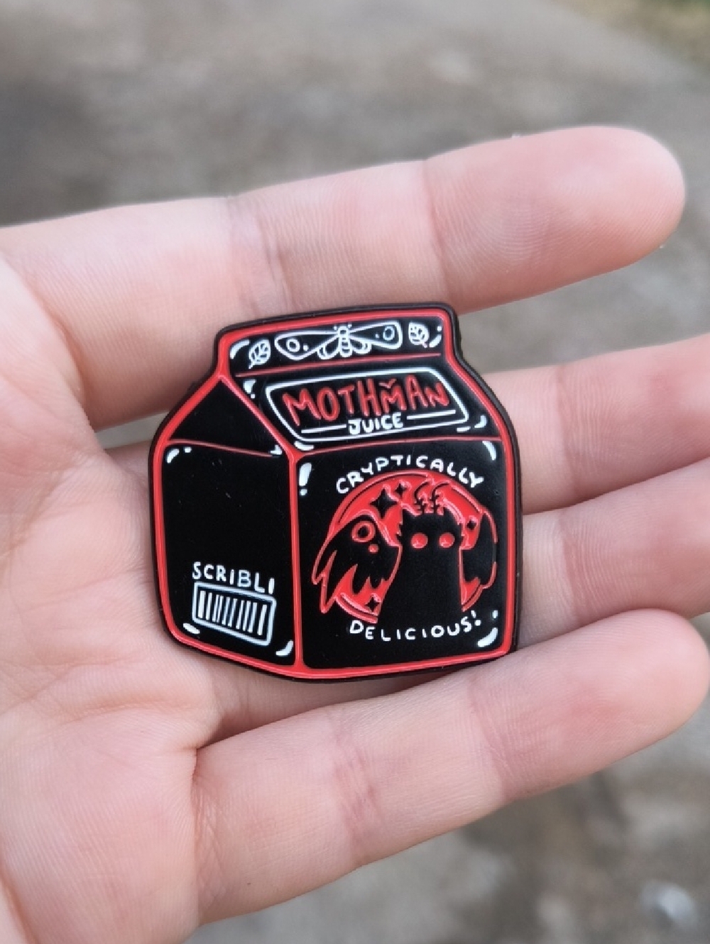 Enamel Pin — Black & Red Decorative Phone Skin Accessory